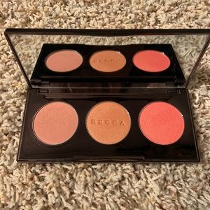 BECCA Makeup - Becca Blushed With Light Palette BECCA Makeup - Becca Blushed With Light Palette